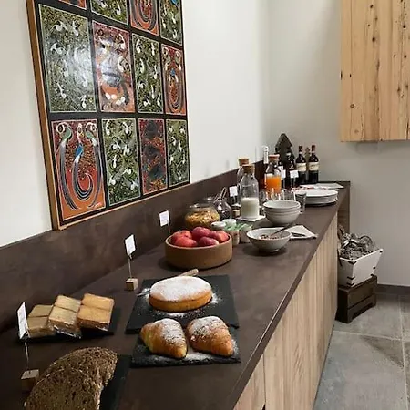 Domus Mea - Breakfast Included! *